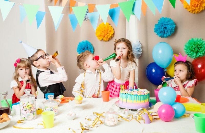 Muốn tổ chức sinh nhật đơn giản cho bé tiết kiệm chi phí thì làm thế nào